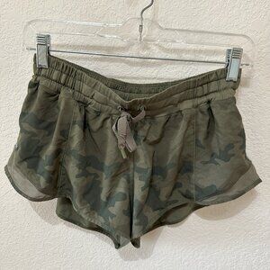 lululemon Hotty Hot Low-Rise Lined Short 2.5"